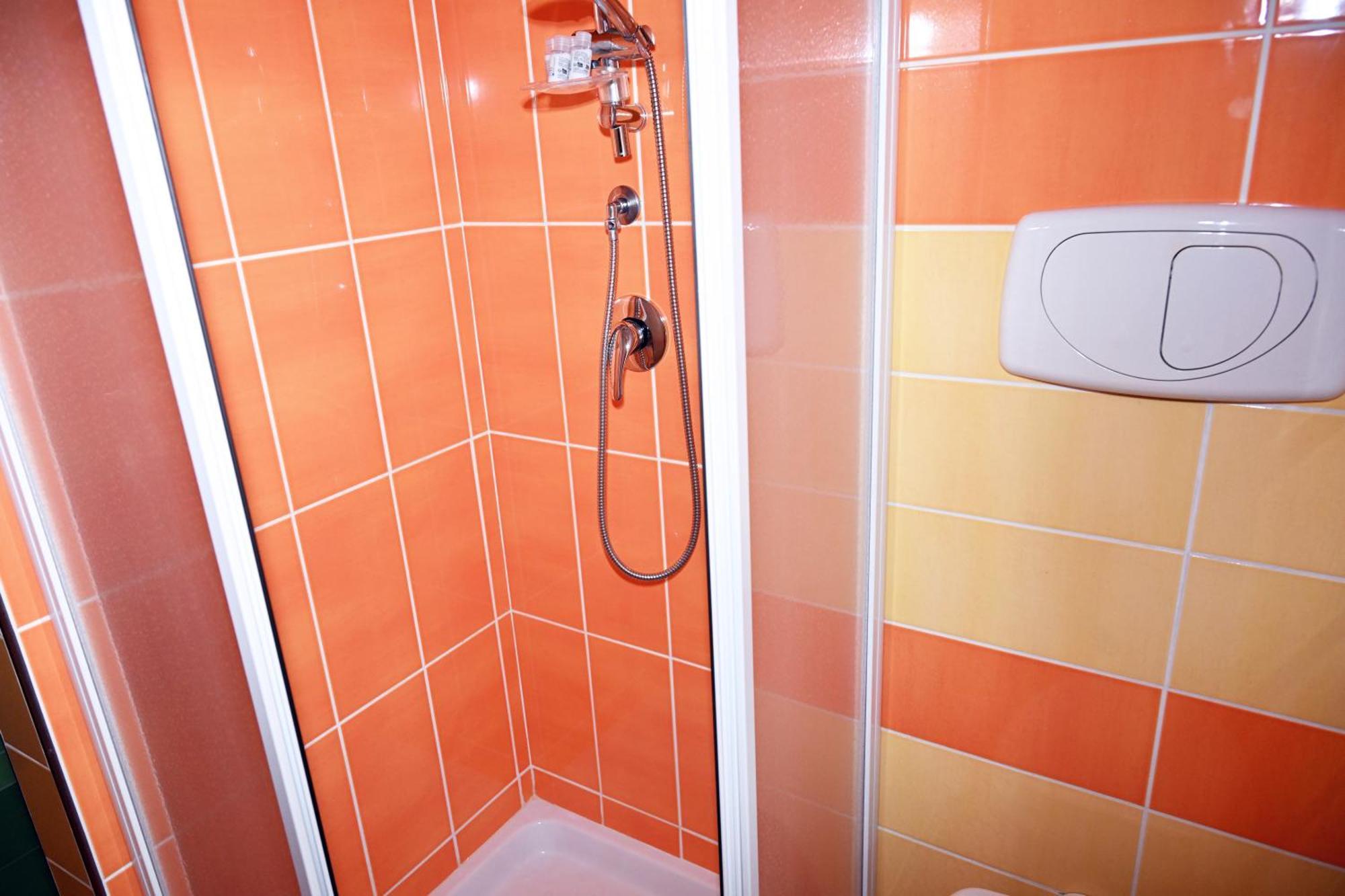 Double or Twin Room Private Bathroom