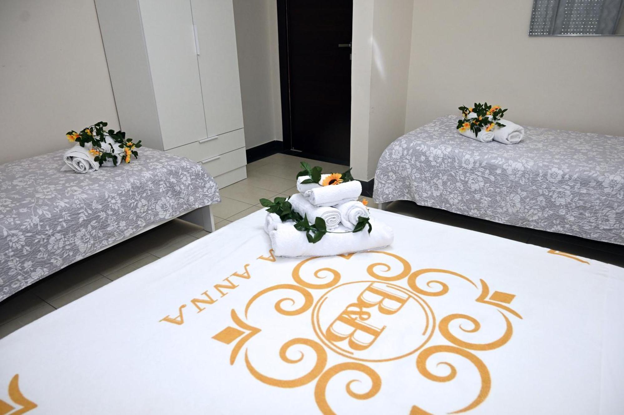 Double or Twin Room Private Bathroom
