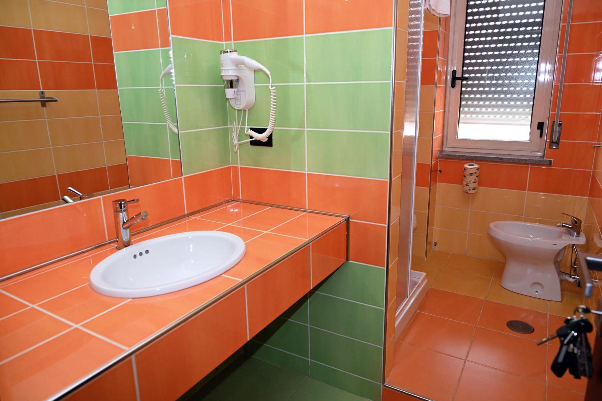 Double or Twin Room Private Bathroom