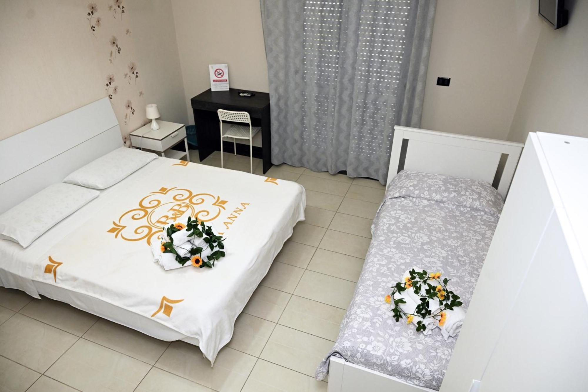 Double or Twin Room Private Bathroom