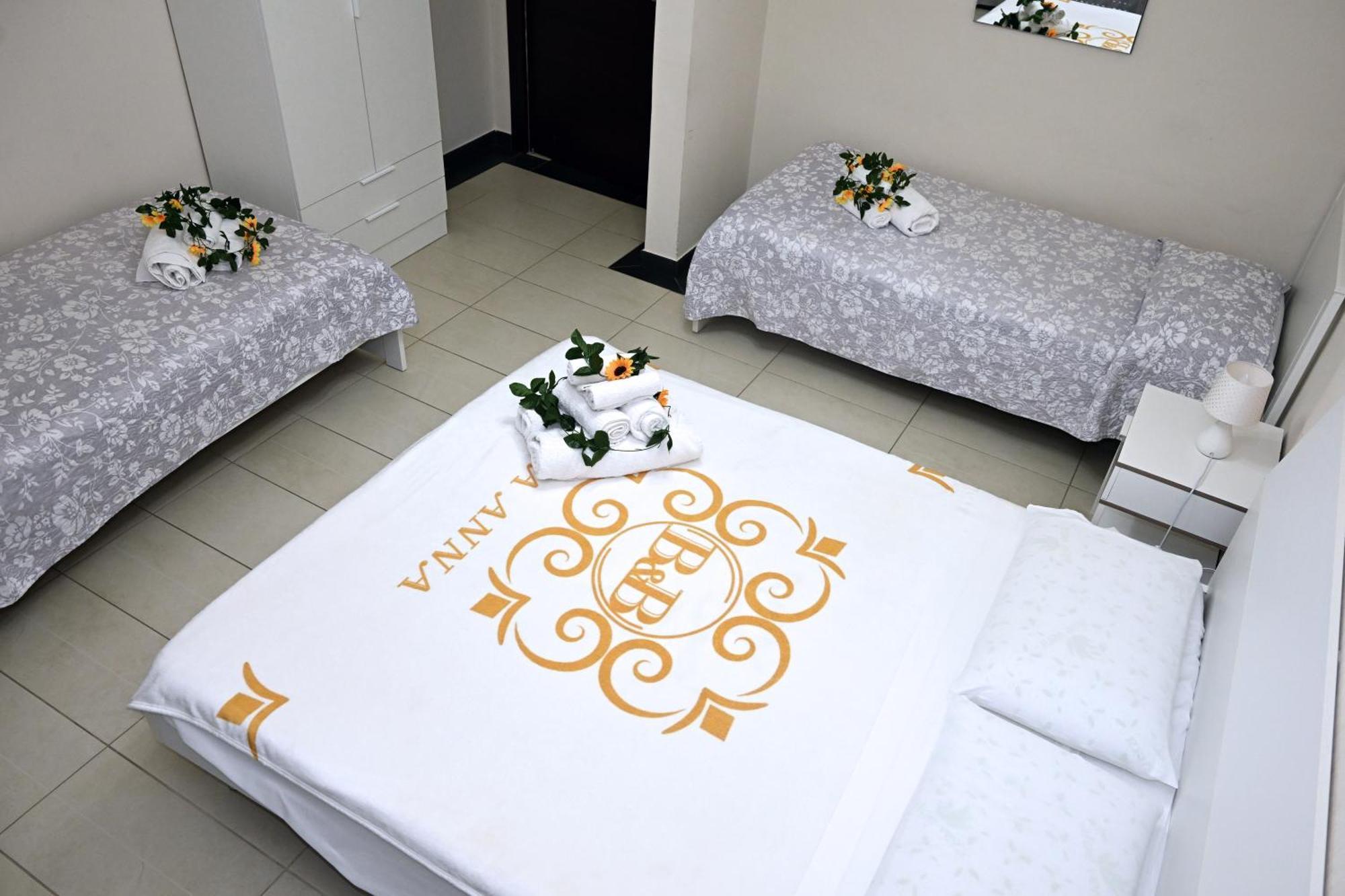 Double or Twin Room Private Bathroom